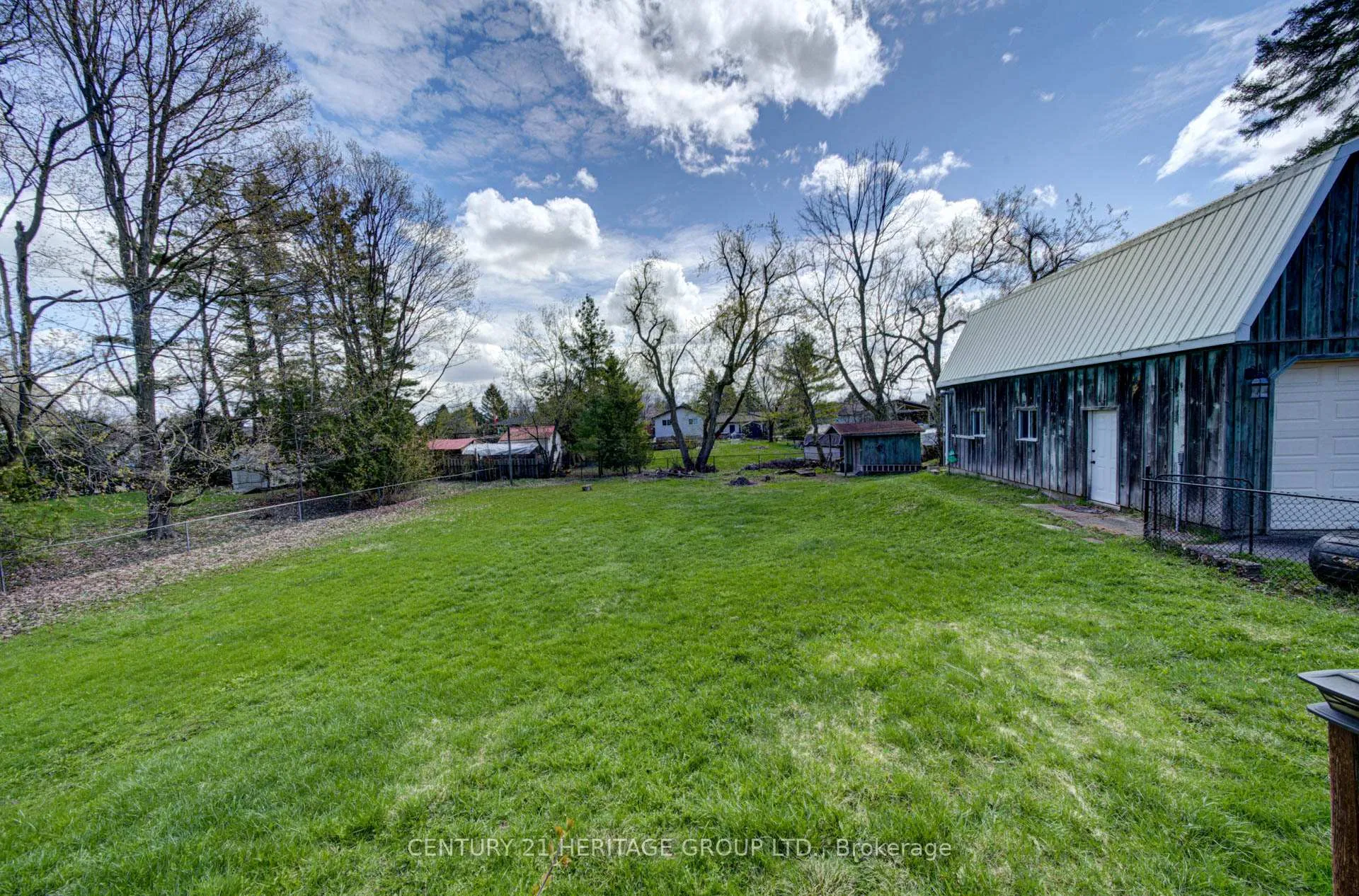 Photo 15 of 2107 Victoria Street, Innisfil, Stroud — HOMEH
