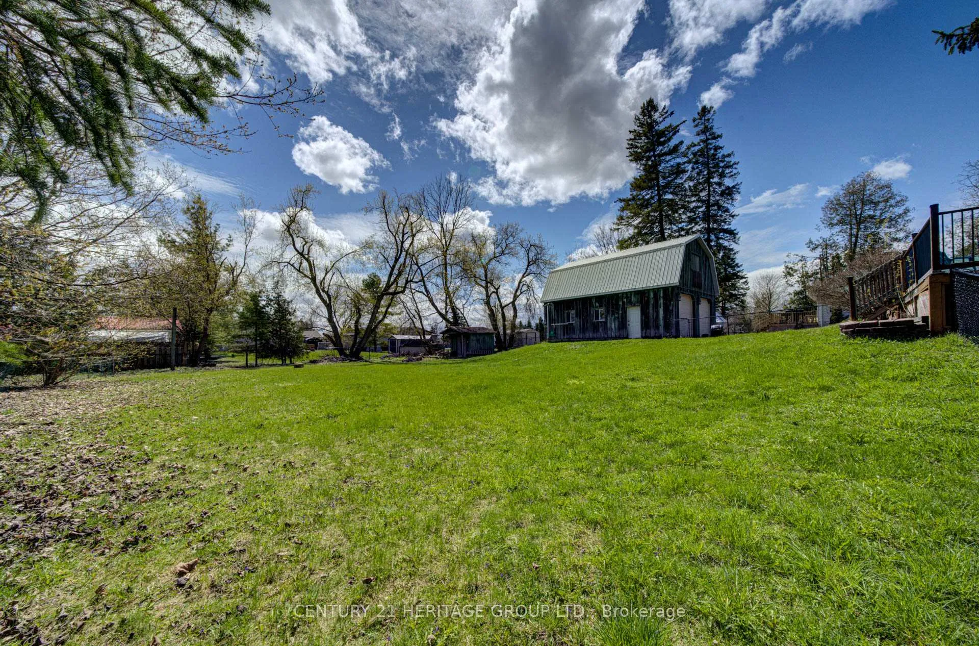 Photo 16 of 2107 Victoria Street, Innisfil, Stroud — HOMEH