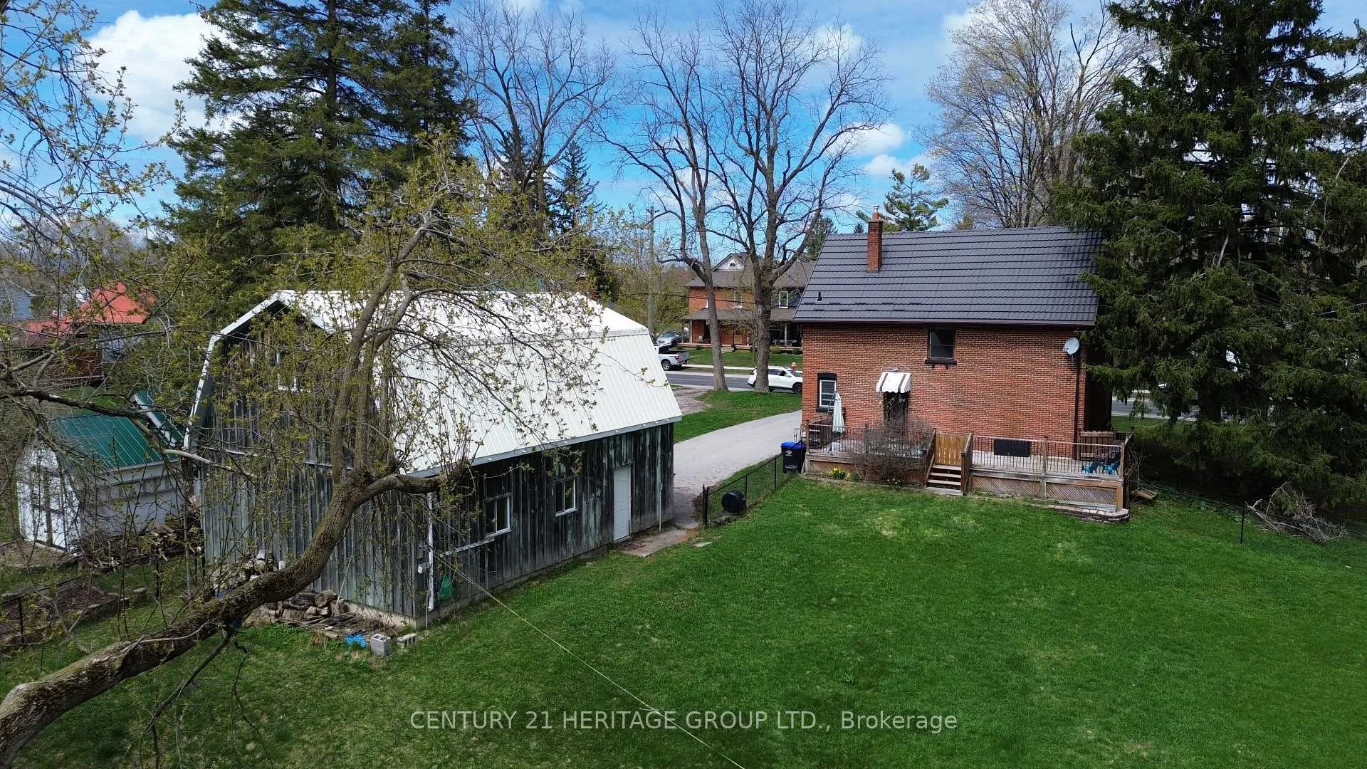 Photo 23 of 2107 Victoria Street, Innisfil, Stroud — HOMEH