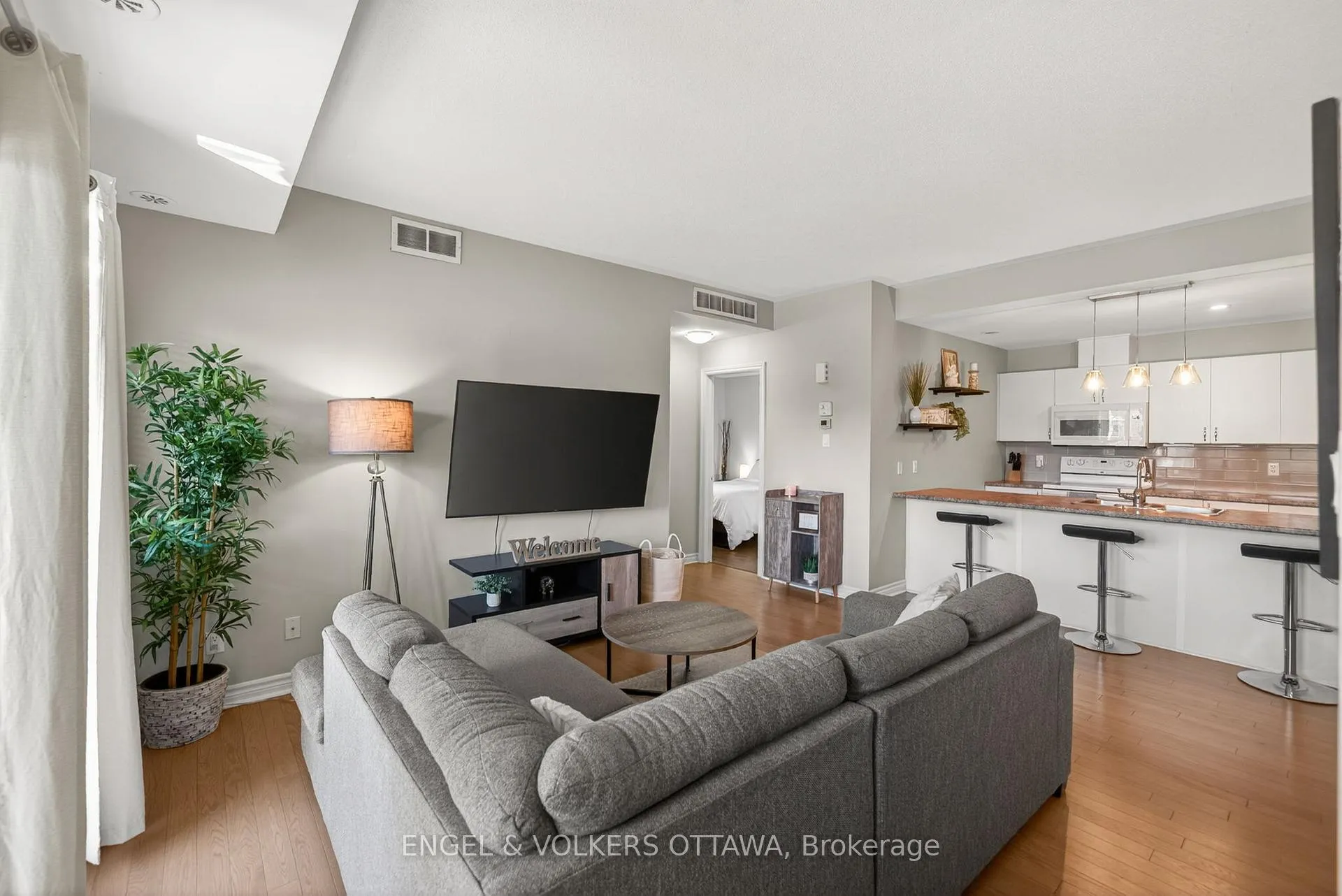Photo 3 of Unit C, 221 Espresso Private, Ottawa, Blossom Park/Kemp Park/Findlay Creek — HOMEH