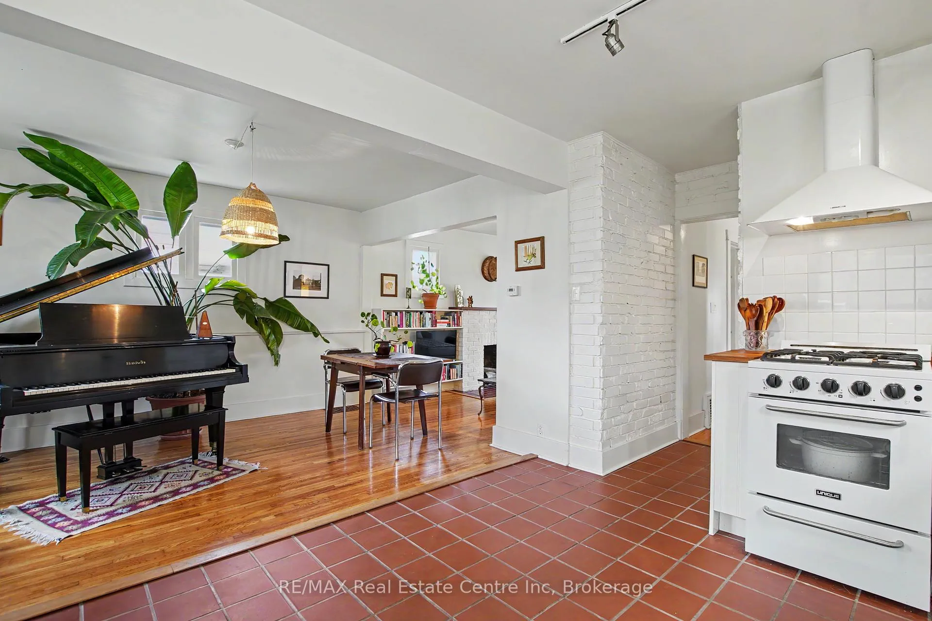 Photo 15 of 297 Waterloo Avenue, Guelph, Junction/Onward Willow — HOMEH