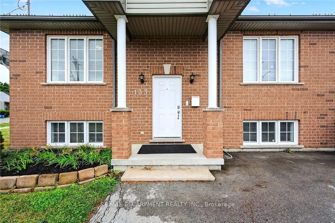 Photo 3 of 133 Grantham Avenue, St. Catharines, E. Chester — HOMEH
