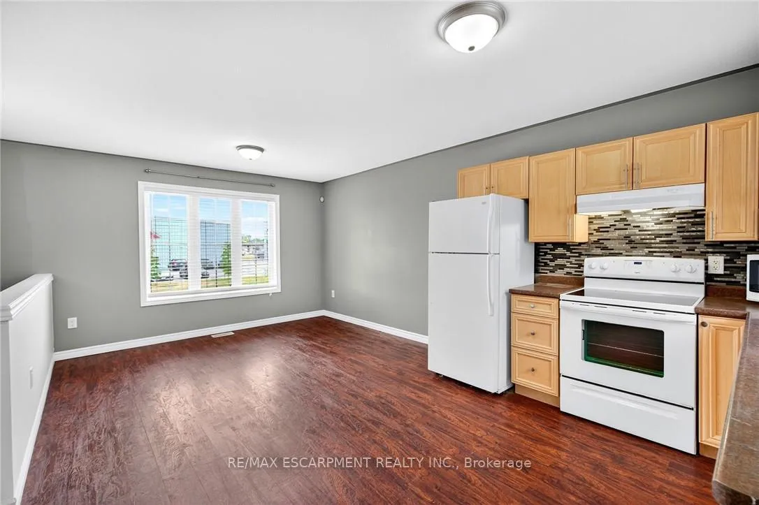 Photo 7 of 133 Grantham Avenue, St. Catharines, E. Chester — HOMEH