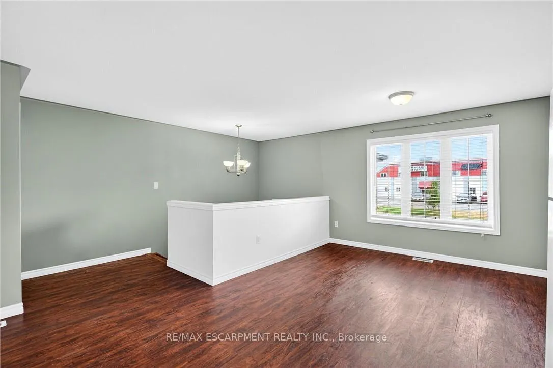 Photo 9 of 133 Grantham Avenue, St. Catharines, E. Chester — HOMEH