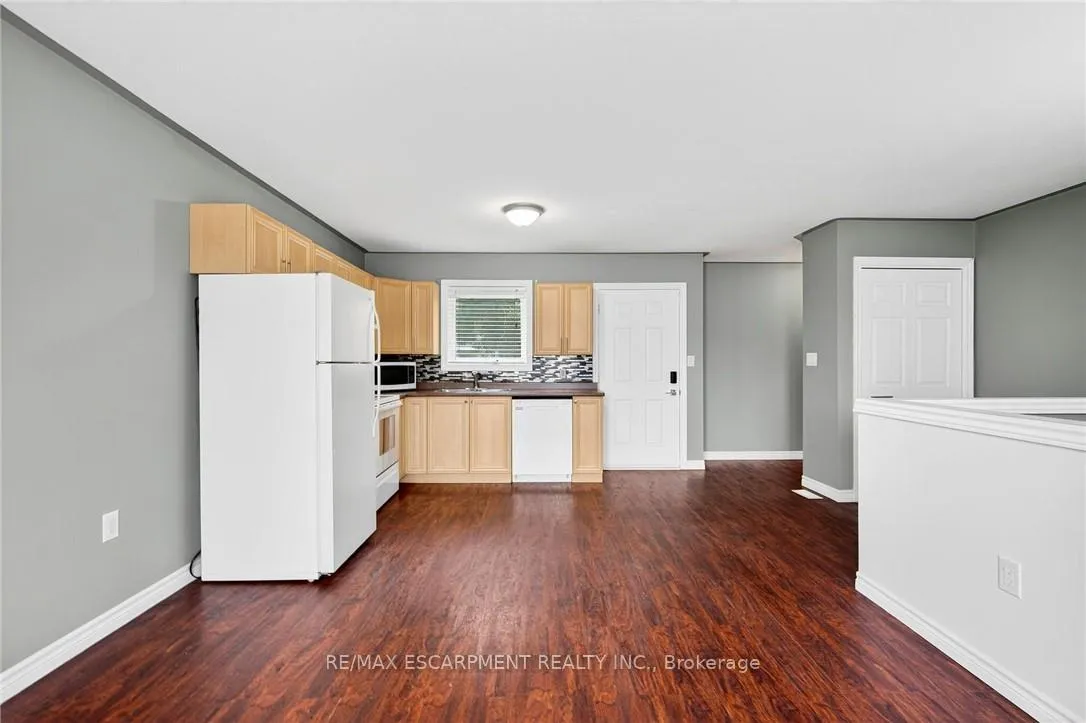 Photo 11 of 133 Grantham Avenue, St. Catharines, E. Chester — HOMEH