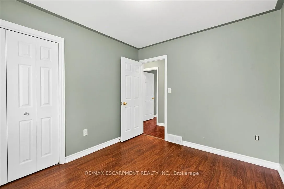 Photo 15 of 133 Grantham Avenue, St. Catharines, E. Chester — HOMEH