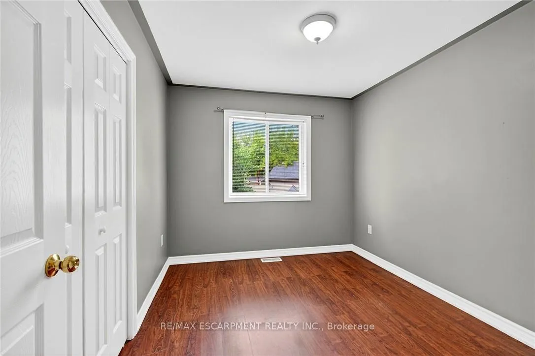 Photo 16 of 133 Grantham Avenue, St. Catharines, E. Chester — HOMEH
