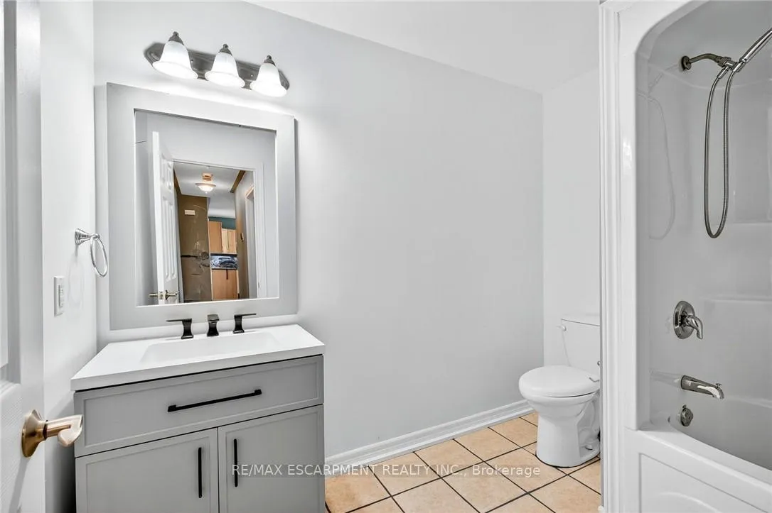 Photo 23 of 133 Grantham Avenue, St. Catharines, E. Chester — HOMEH