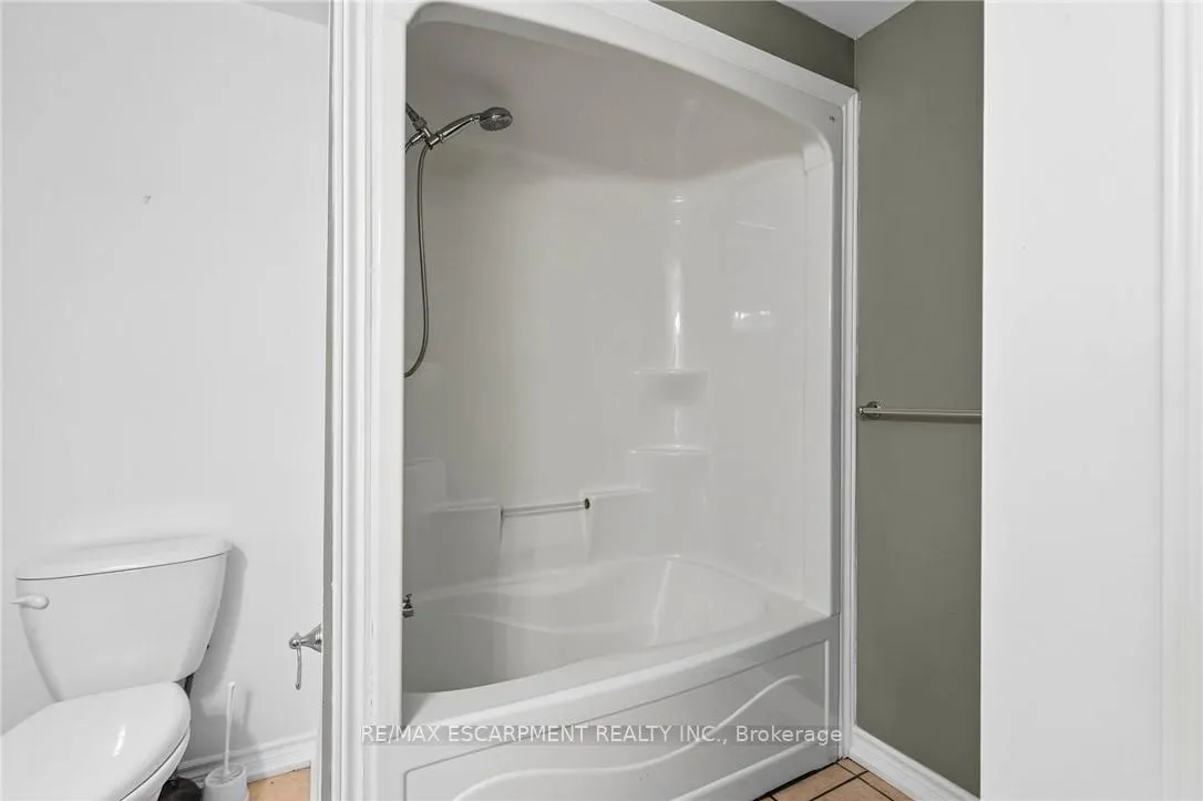 Photo 24 of 133 Grantham Avenue, St. Catharines, E. Chester — HOMEH