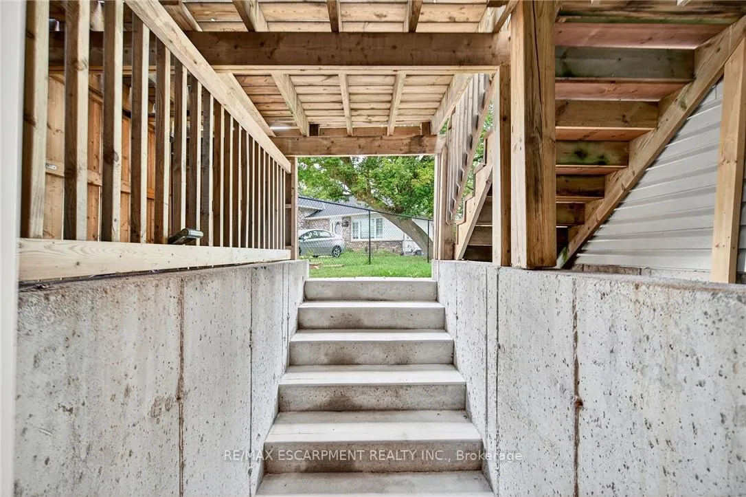 Photo 38 of 133 Grantham Avenue, St. Catharines, E. Chester — HOMEH