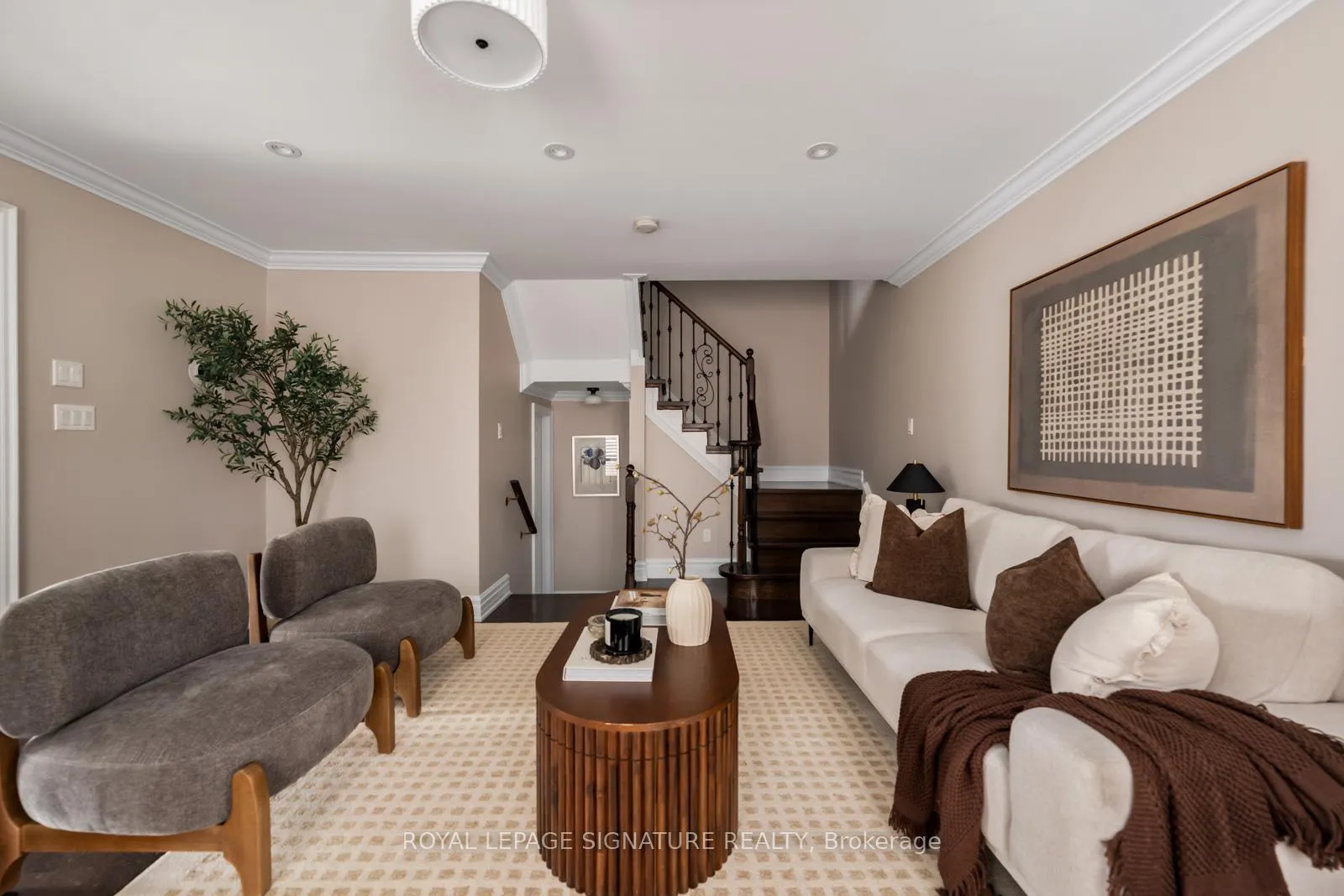 Photo 5 of 44 Eastfield Crescent, Clarington, Courtice — HOMEH