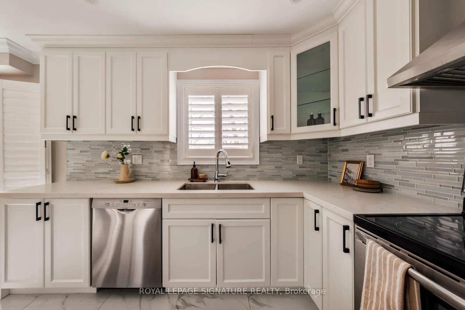 Photo 16 of 44 Eastfield Crescent, Clarington, Courtice — HOMEH