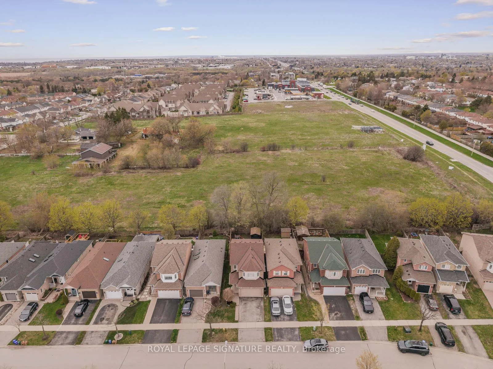 Photo 36 of 44 Eastfield Crescent, Clarington, Courtice — HOMEH