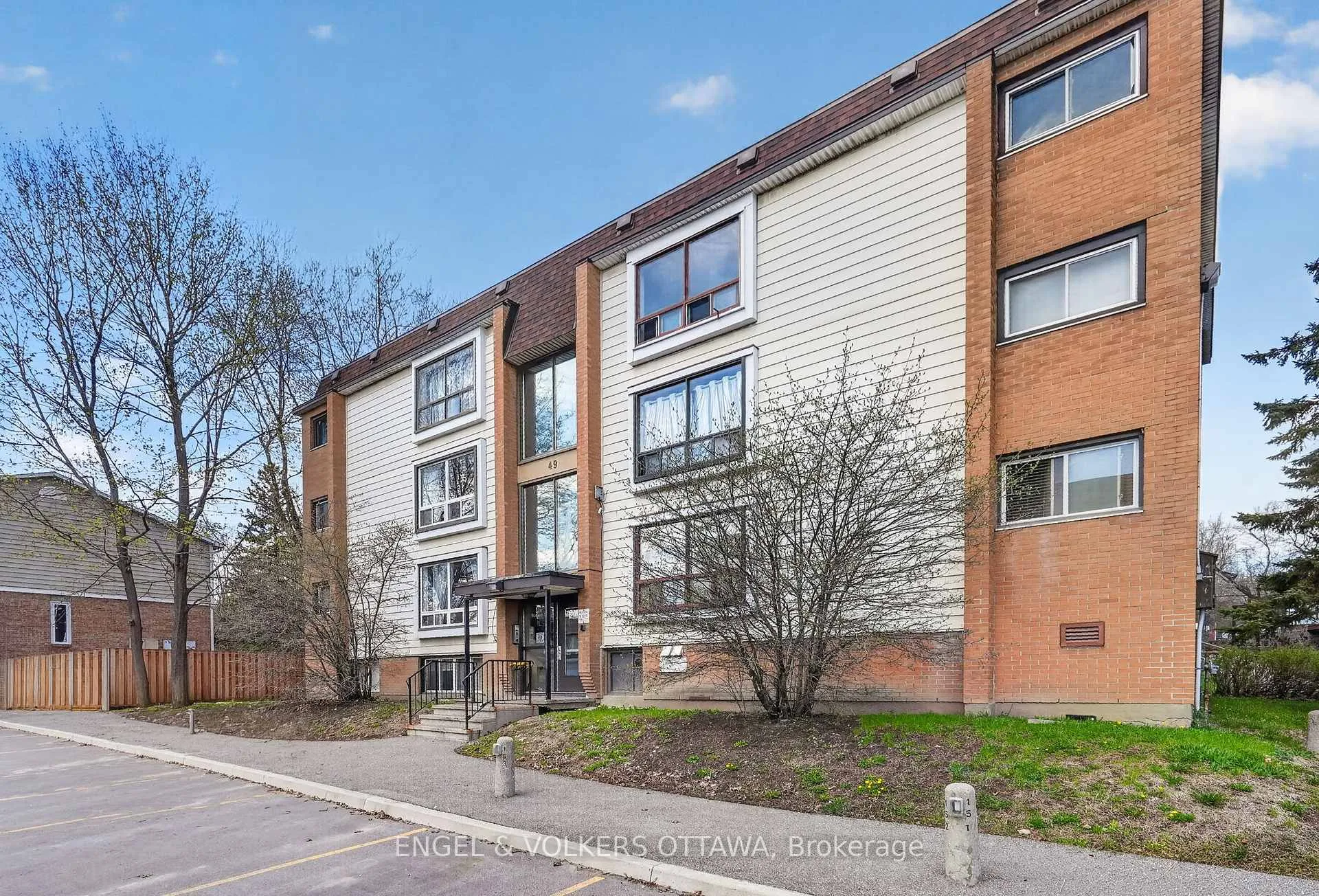 Photo 2 of Unit 9, 49 Sumac Street, Ottawa, Beacon Hill South — HOMEH