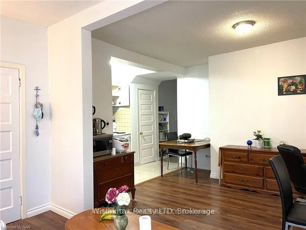 Photo 2 of 4696 Mcdougall Crescent, Niagara Falls, Downtown — HOMEH