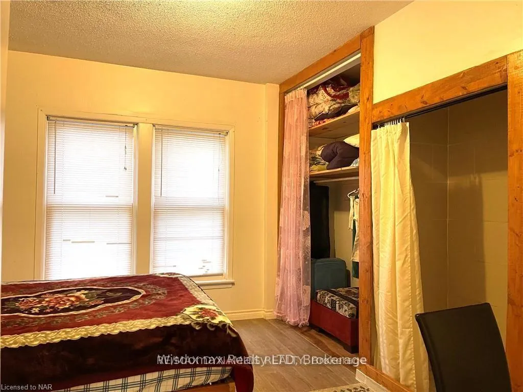 Photo 7 of 4696 Mcdougall Crescent, Niagara Falls, Downtown — HOMEH