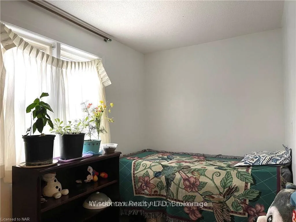 Photo 8 of 4696 Mcdougall Crescent, Niagara Falls, Downtown — HOMEH