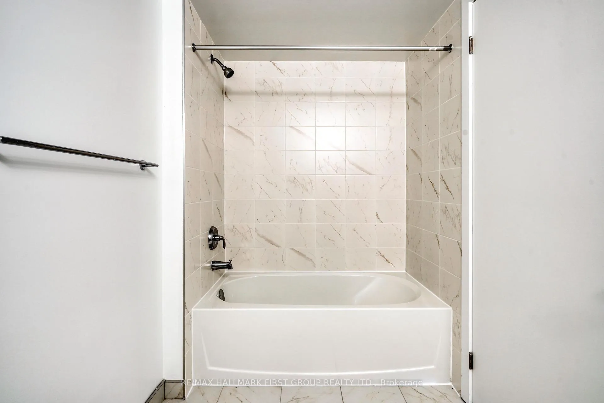 Photo 18 of Unit 1411, 1455 Celebration Drive, Pickering, Bay Ridges — HOMEH
