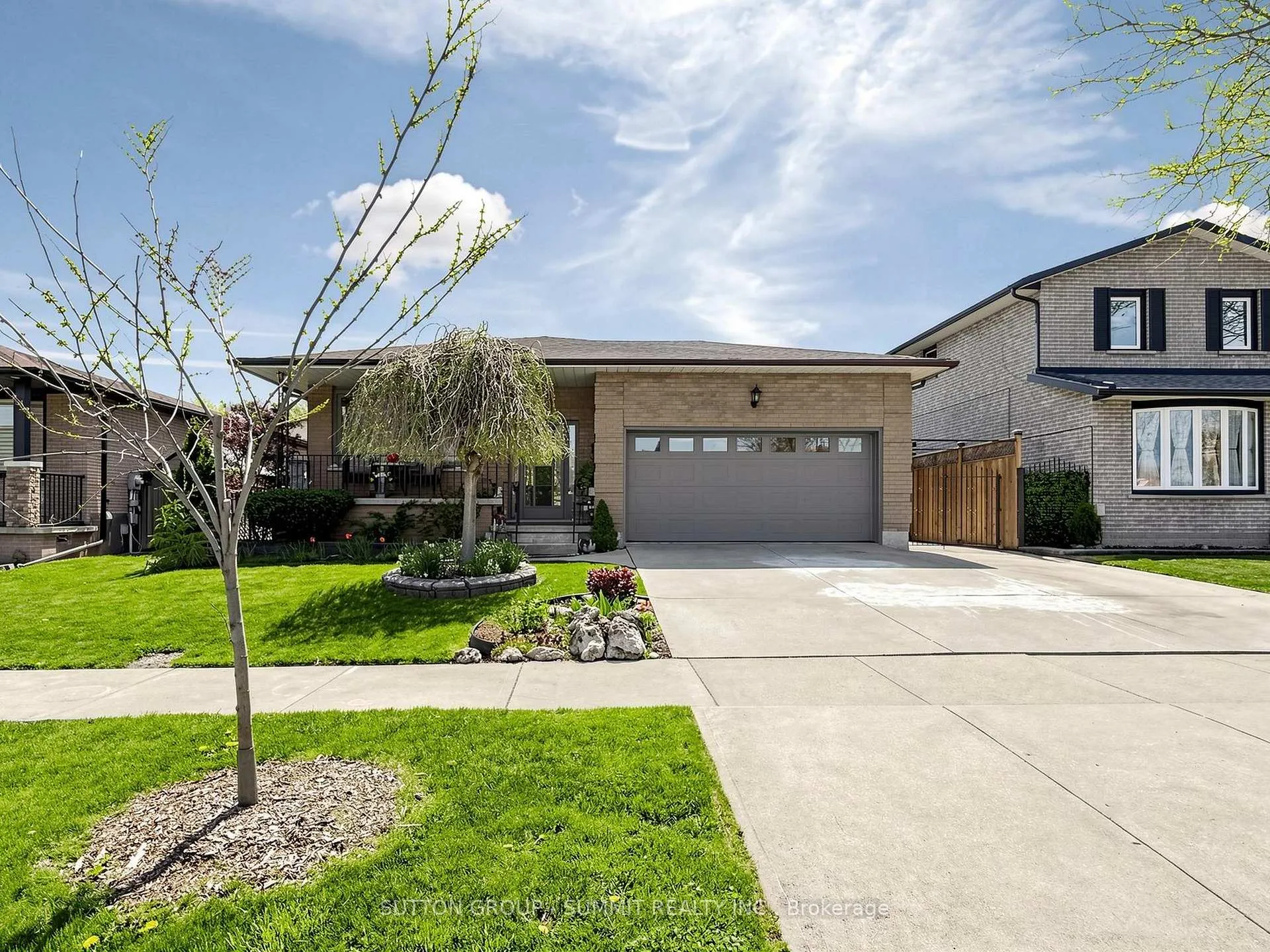 Photo 2 of 32 Harbrite Drive, Hamilton, Stoney Creek — HOMEH