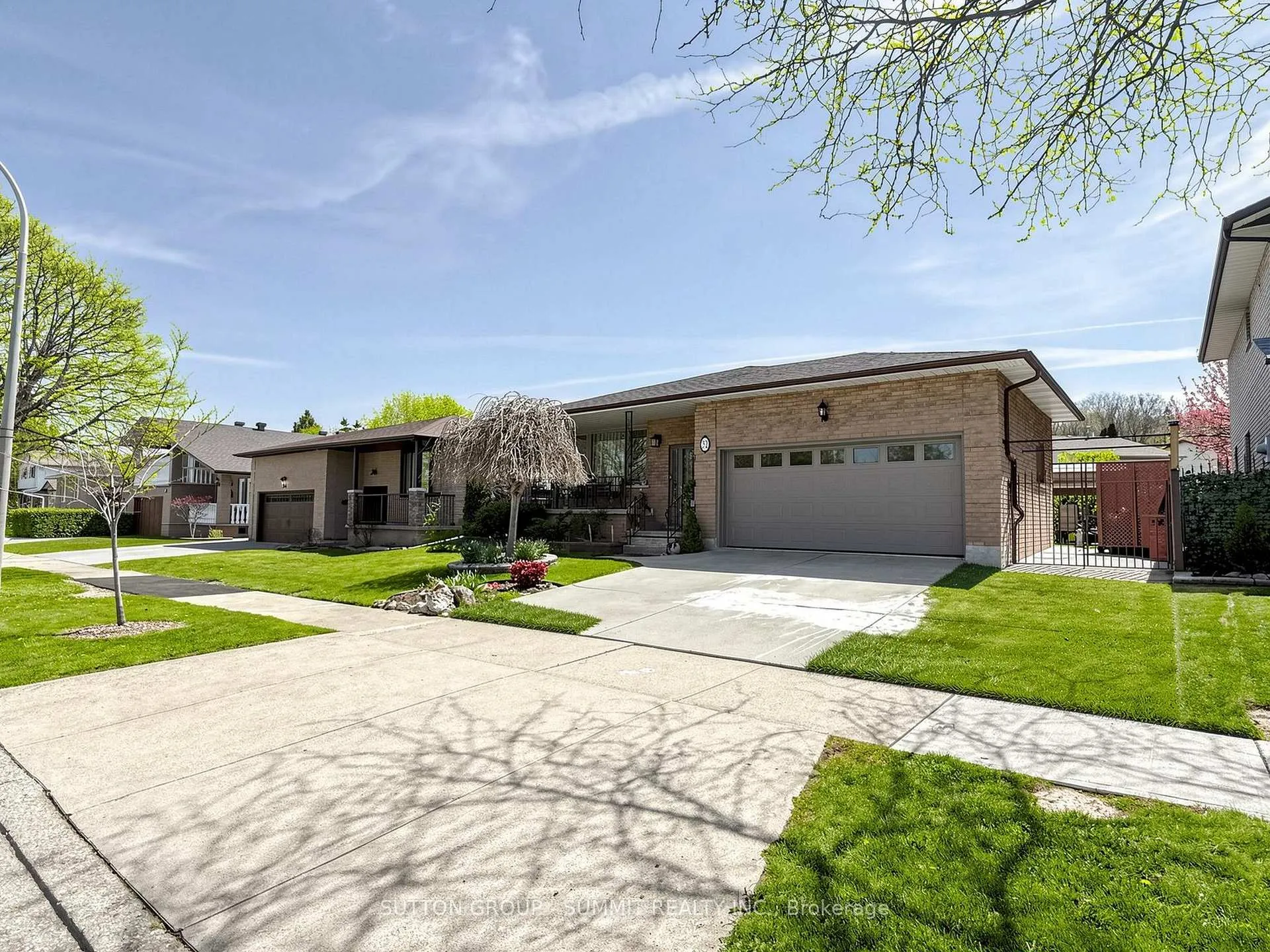Photo 3 of 32 Harbrite Drive, Hamilton, Stoney Creek — HOMEH