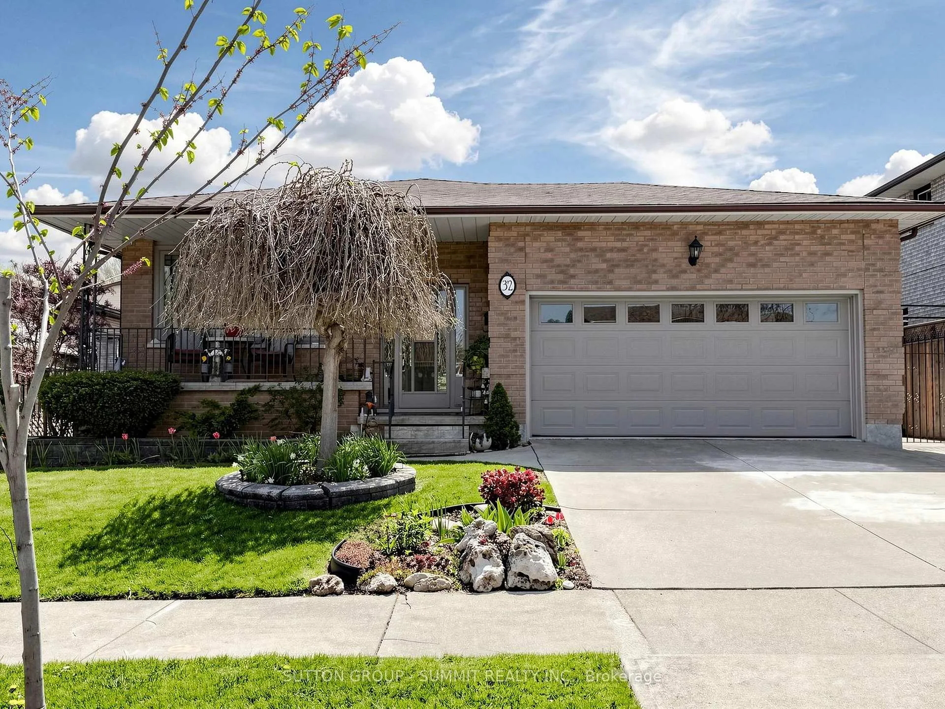 Photo 1 of 32 Harbrite Drive, Hamilton, Stoney Creek — HOMEH