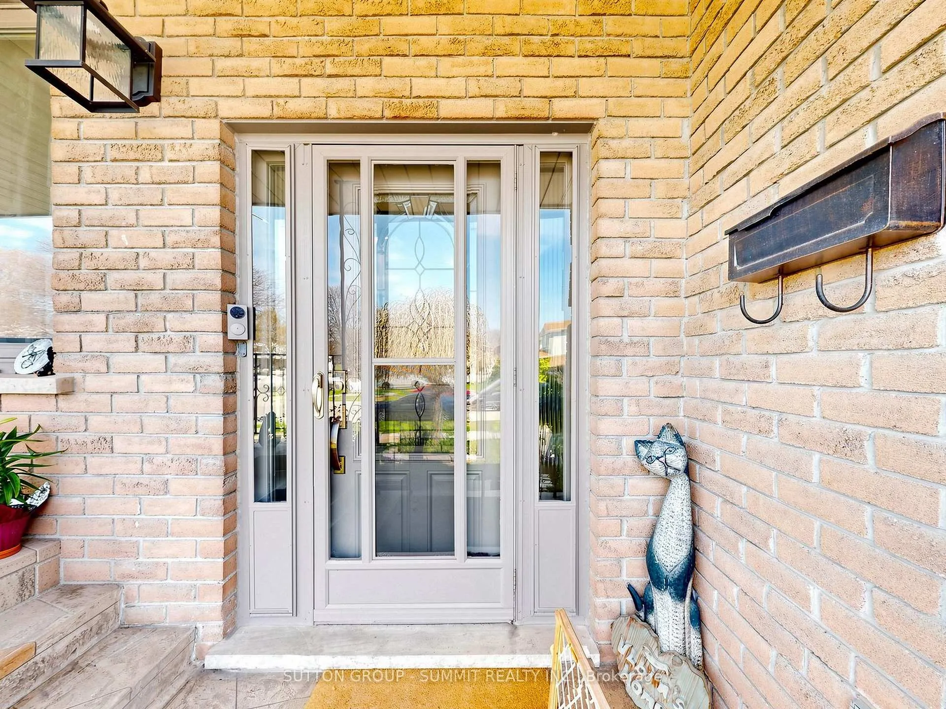 Photo 4 of 32 Harbrite Drive, Hamilton, Stoney Creek — HOMEH