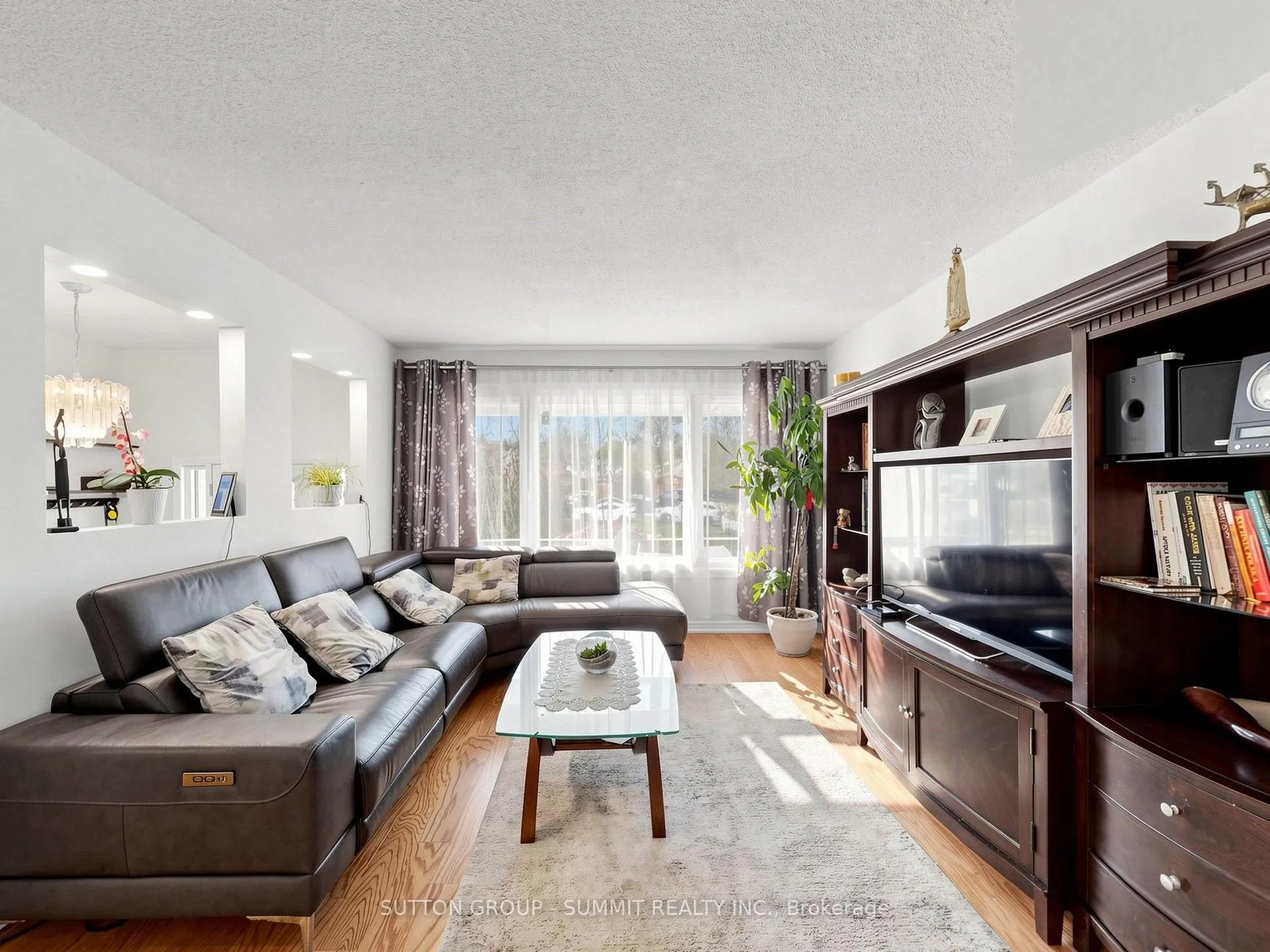 Photo 5 of 32 Harbrite Drive, Hamilton, Stoney Creek — HOMEH