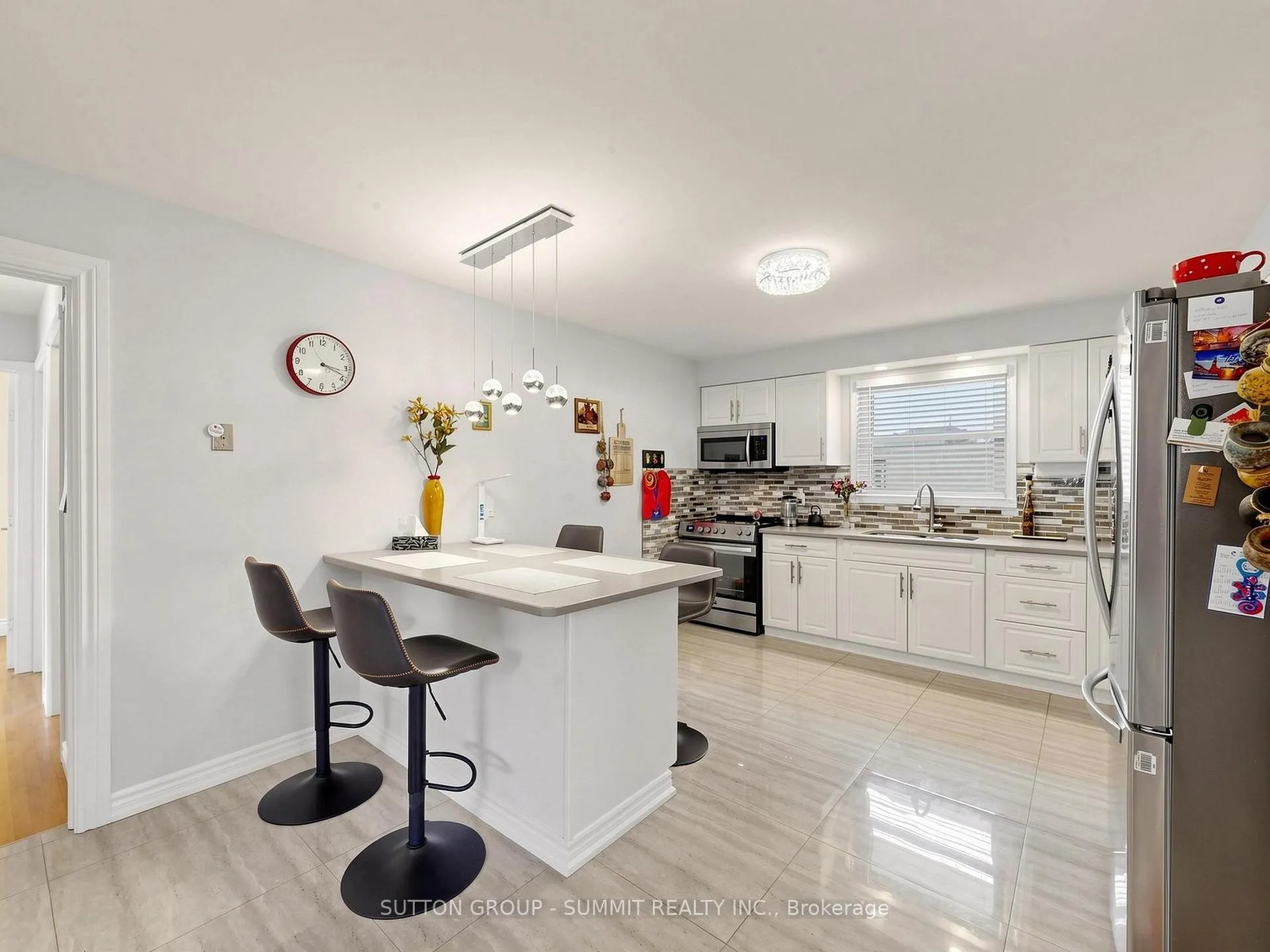 Photo 12 of 32 Harbrite Drive, Hamilton, Stoney Creek — HOMEH
