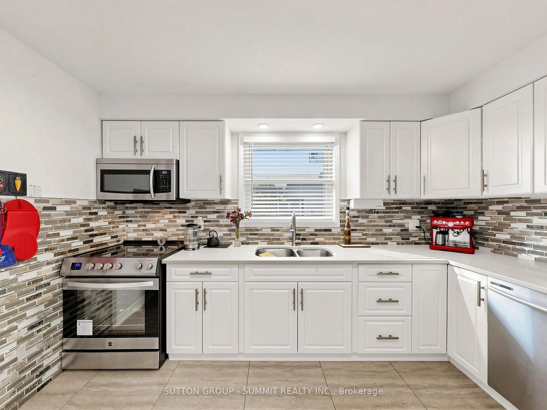 Photo 17 of 32 Harbrite Drive, Hamilton, Stoney Creek — HOMEH