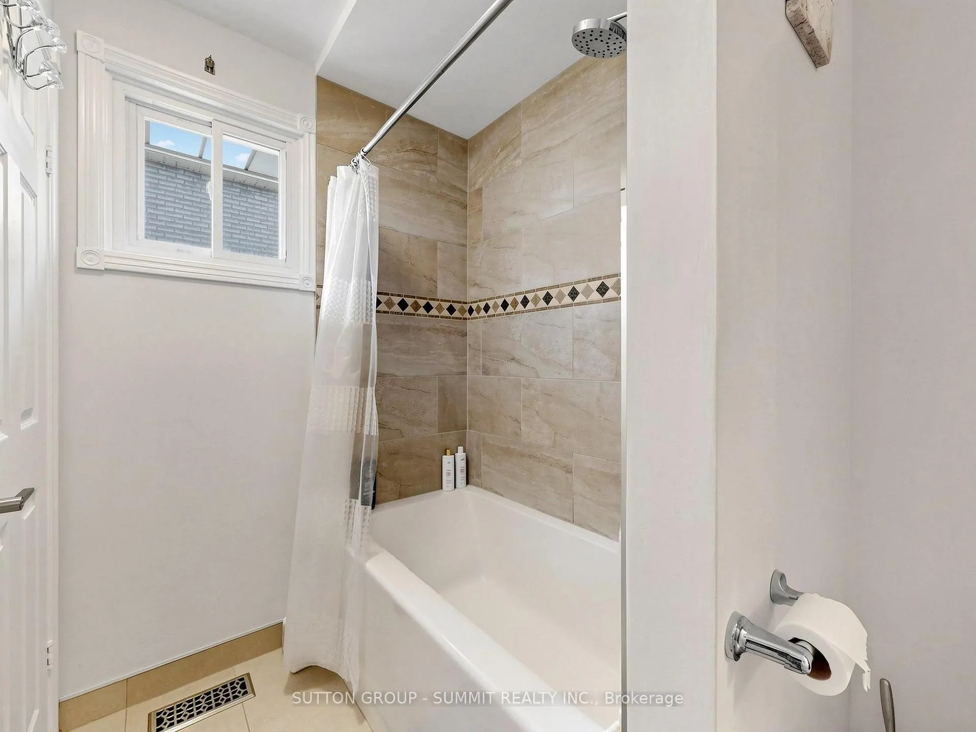 Photo 27 of 32 Harbrite Drive, Hamilton, Stoney Creek — HOMEH