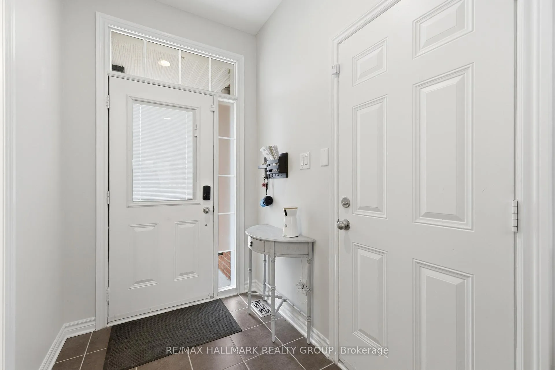 Photo 3 of 266 Tandalee Crescent, Ottawa, Kanata - Emerald Meadows/Trailwest — HOMEH