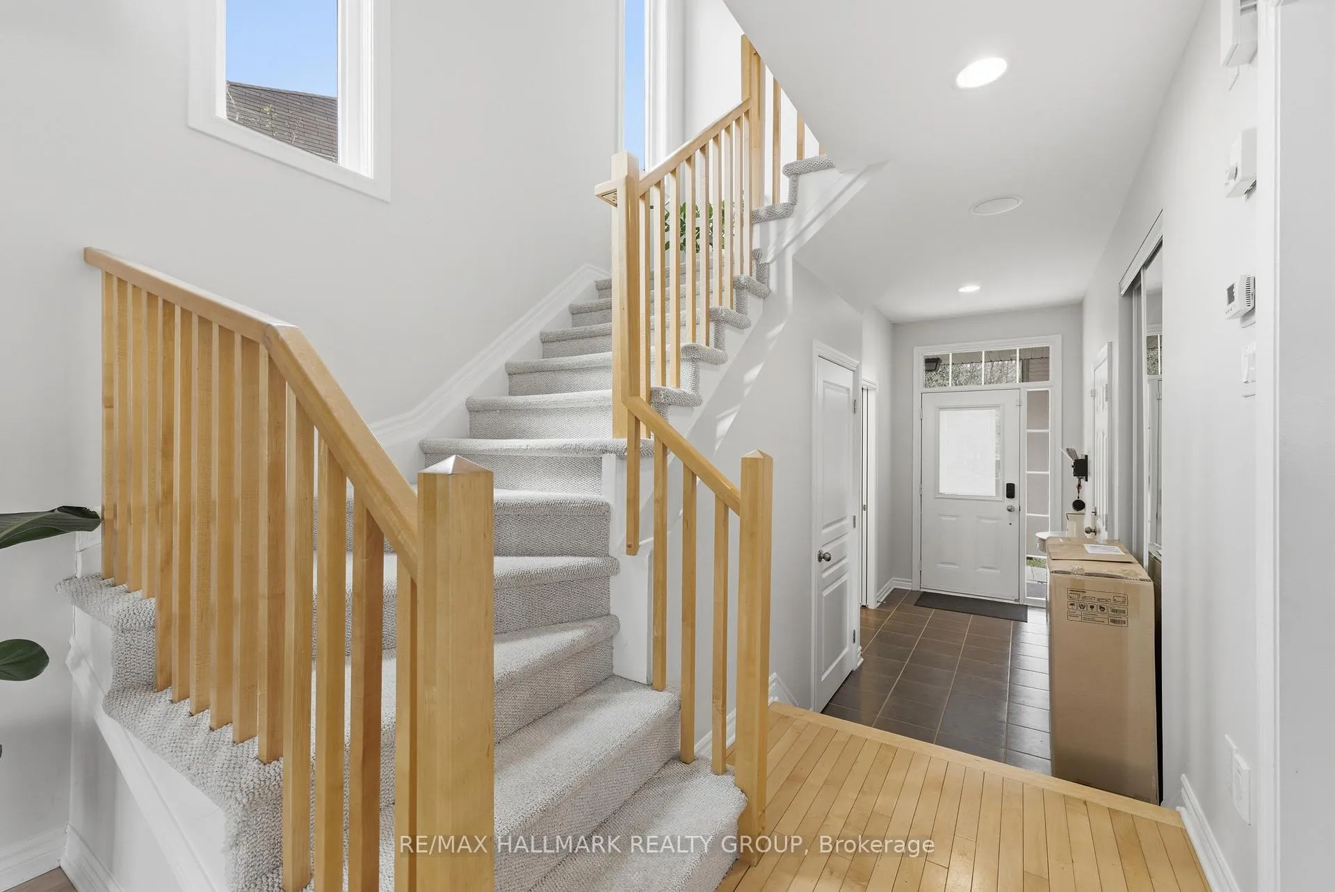 Photo 5 of 266 Tandalee Crescent, Ottawa, Kanata - Emerald Meadows/Trailwest — HOMEH