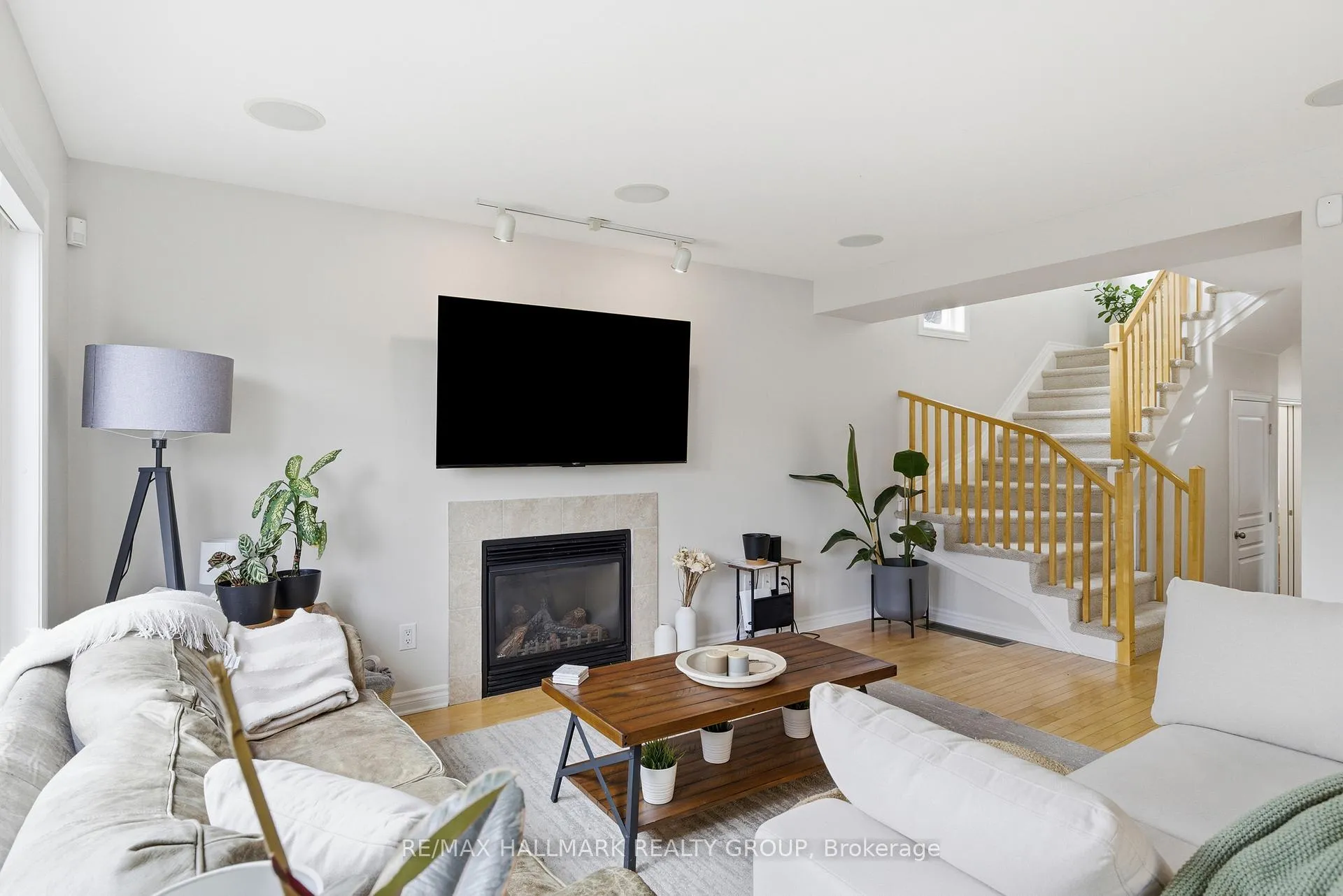 Photo 8 of 266 Tandalee Crescent, Ottawa, Kanata - Emerald Meadows/Trailwest — HOMEH