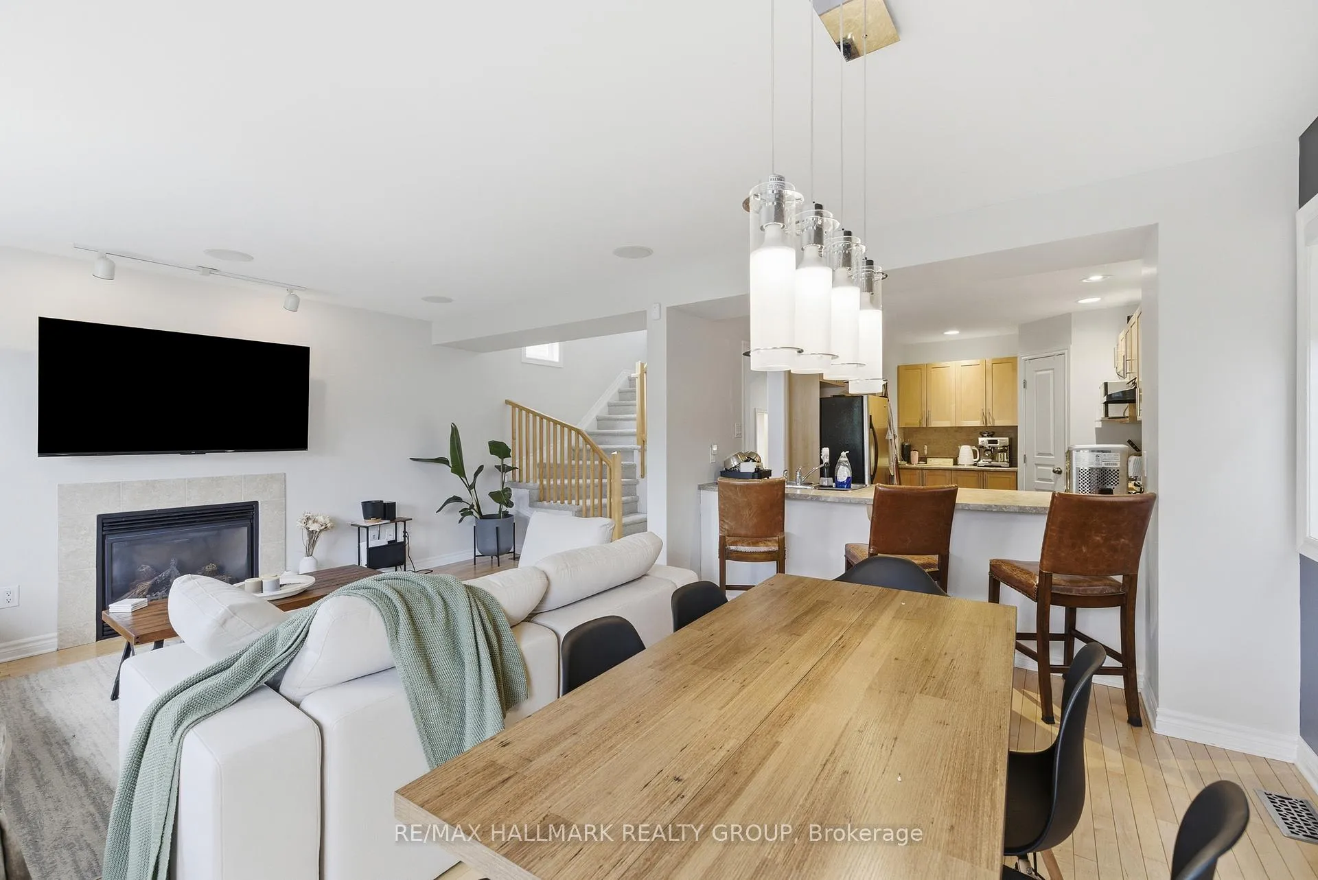Photo 9 of 266 Tandalee Crescent, Ottawa, Kanata - Emerald Meadows/Trailwest — HOMEH