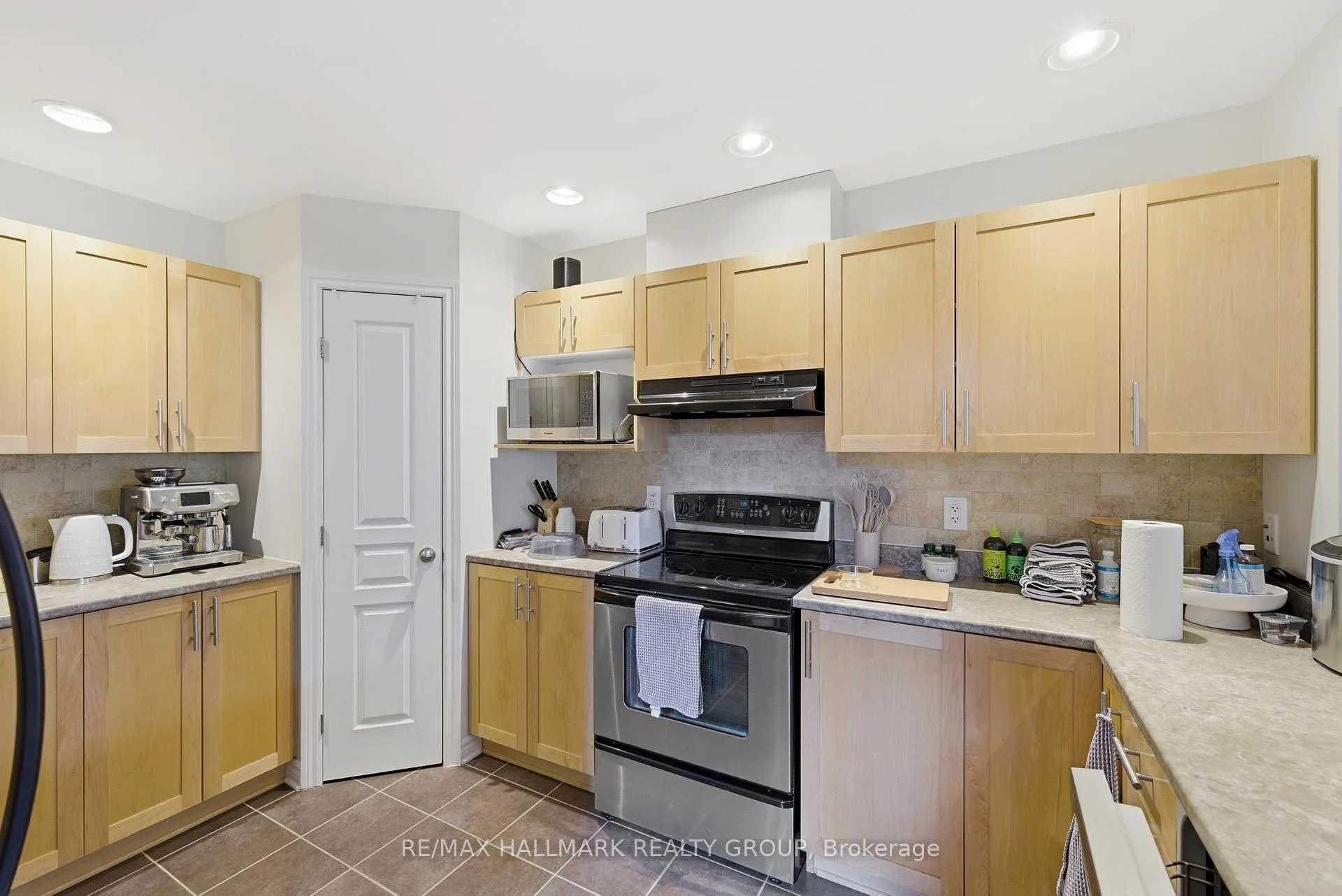 Photo 13 of 266 Tandalee Crescent, Ottawa, Kanata - Emerald Meadows/Trailwest — HOMEH