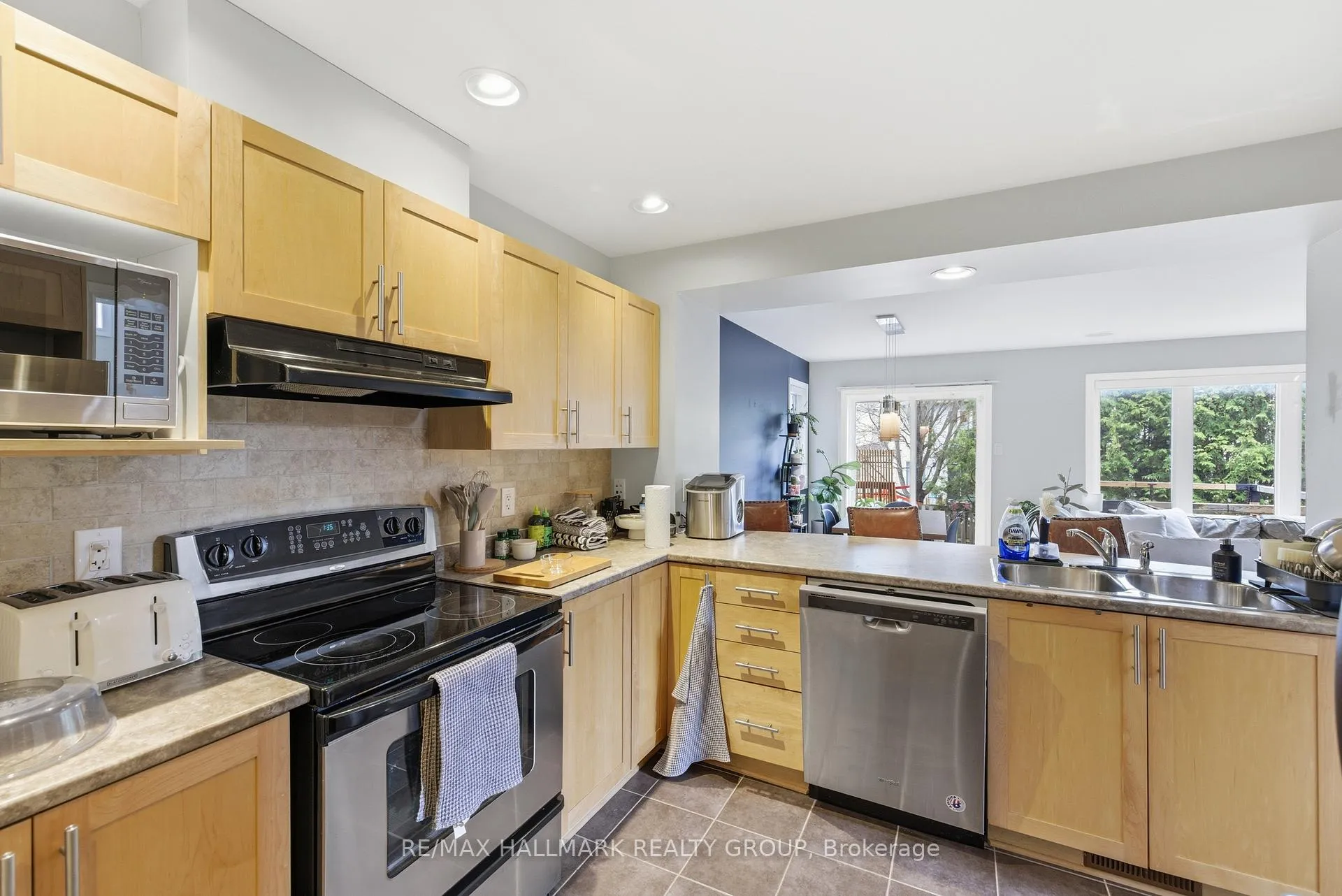 Photo 14 of 266 Tandalee Crescent, Ottawa, Kanata - Emerald Meadows/Trailwest — HOMEH