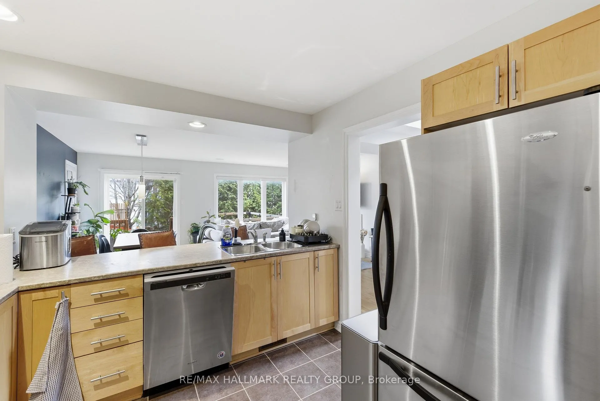 Photo 15 of 266 Tandalee Crescent, Ottawa, Kanata - Emerald Meadows/Trailwest — HOMEH