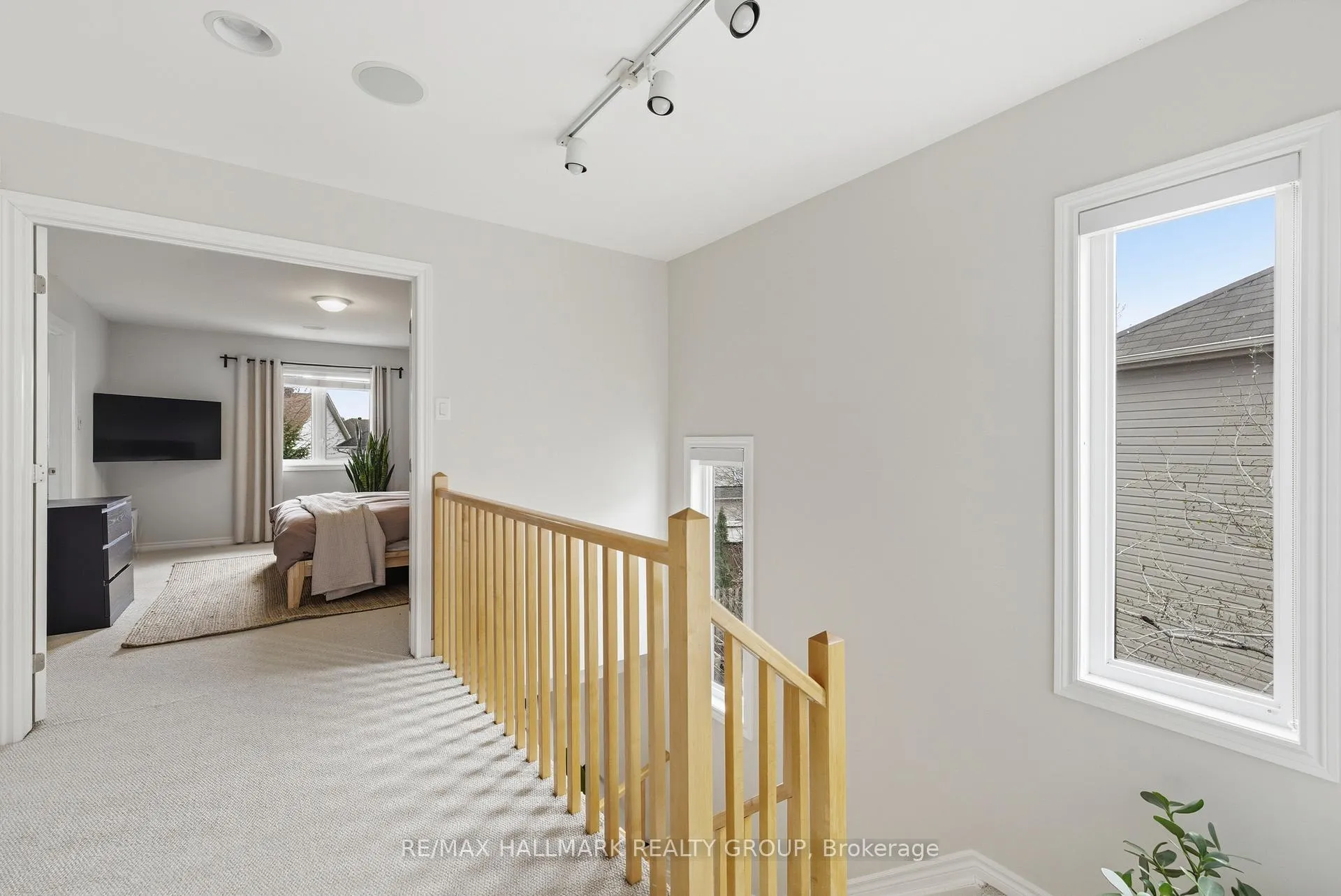Photo 18 of 266 Tandalee Crescent, Ottawa, Kanata - Emerald Meadows/Trailwest — HOMEH