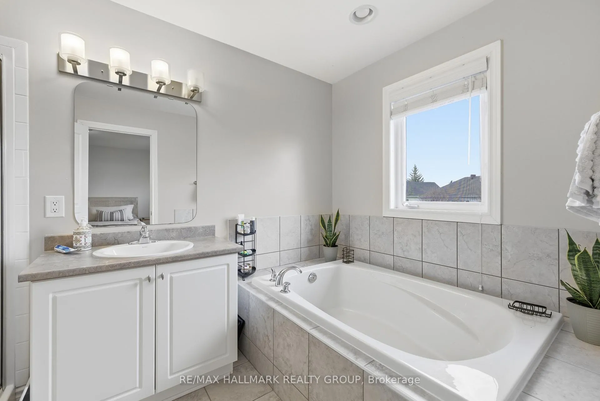 Photo 22 of 266 Tandalee Crescent, Ottawa, Kanata - Emerald Meadows/Trailwest — HOMEH