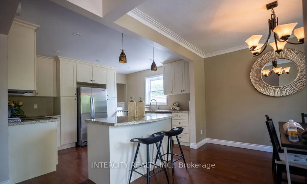 Photo 2 of 631 Trudale Court, Oakville, West — HOMEH