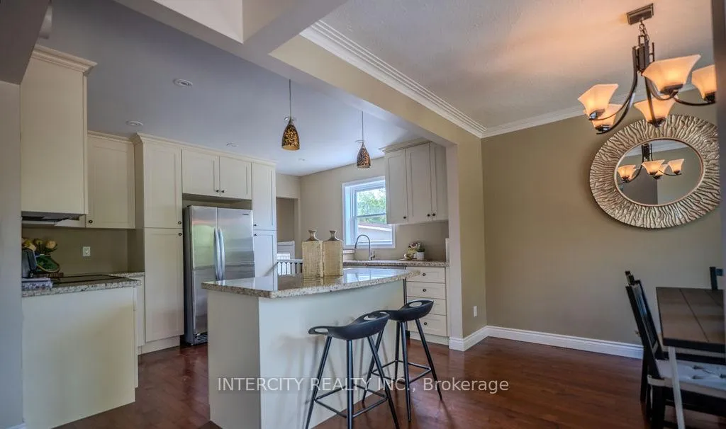 Photo 3 of 631 Trudale Court, Oakville, West — HOMEH