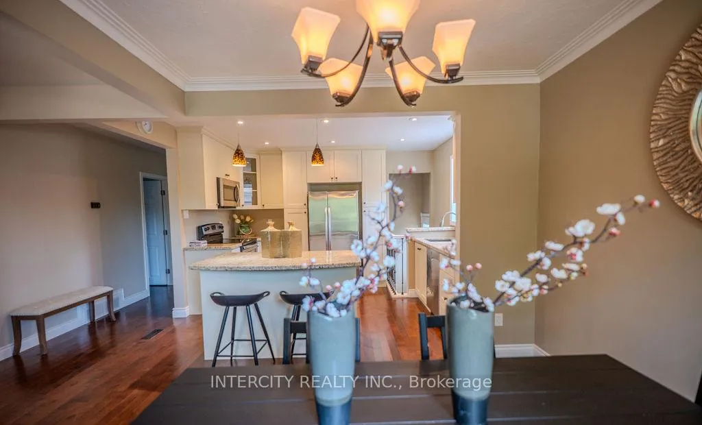 Photo 4 of 631 Trudale Court, Oakville, West — HOMEH