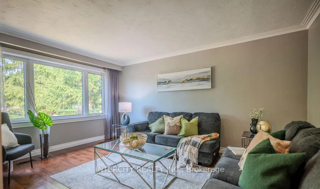 Photo 7 of 631 Trudale Court, Oakville, West — HOMEH