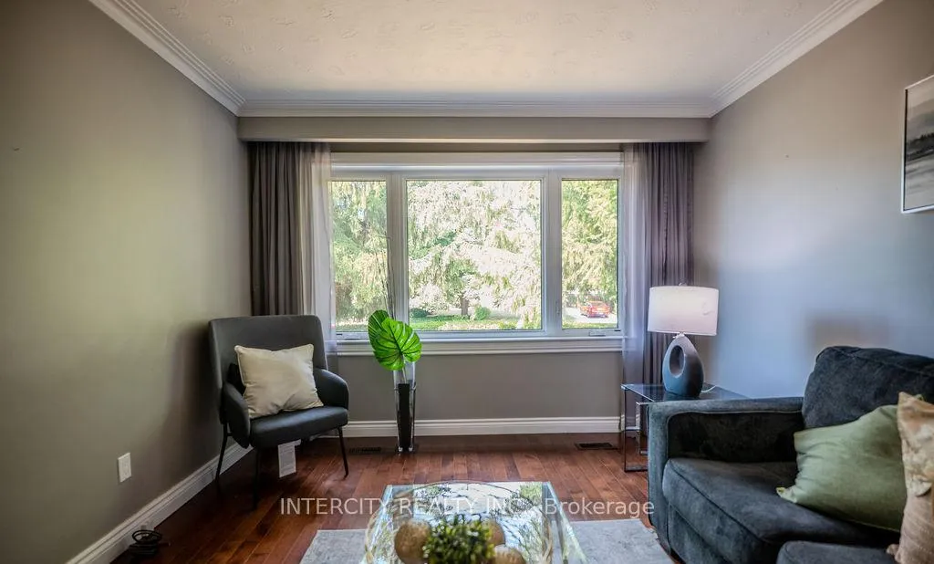 Photo 8 of 631 Trudale Court, Oakville, West — HOMEH