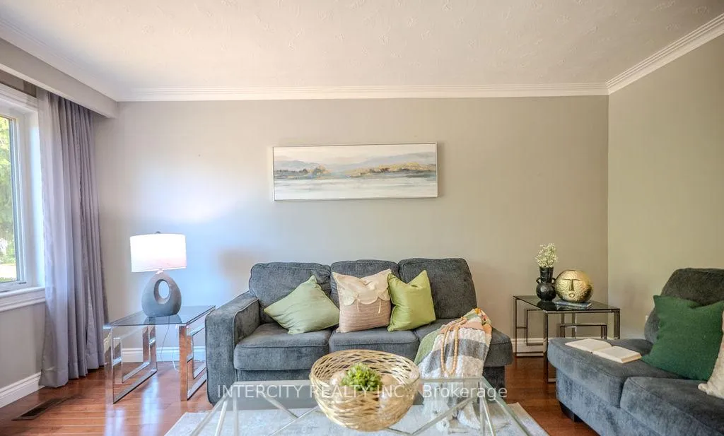 Photo 9 of 631 Trudale Court, Oakville, West — HOMEH