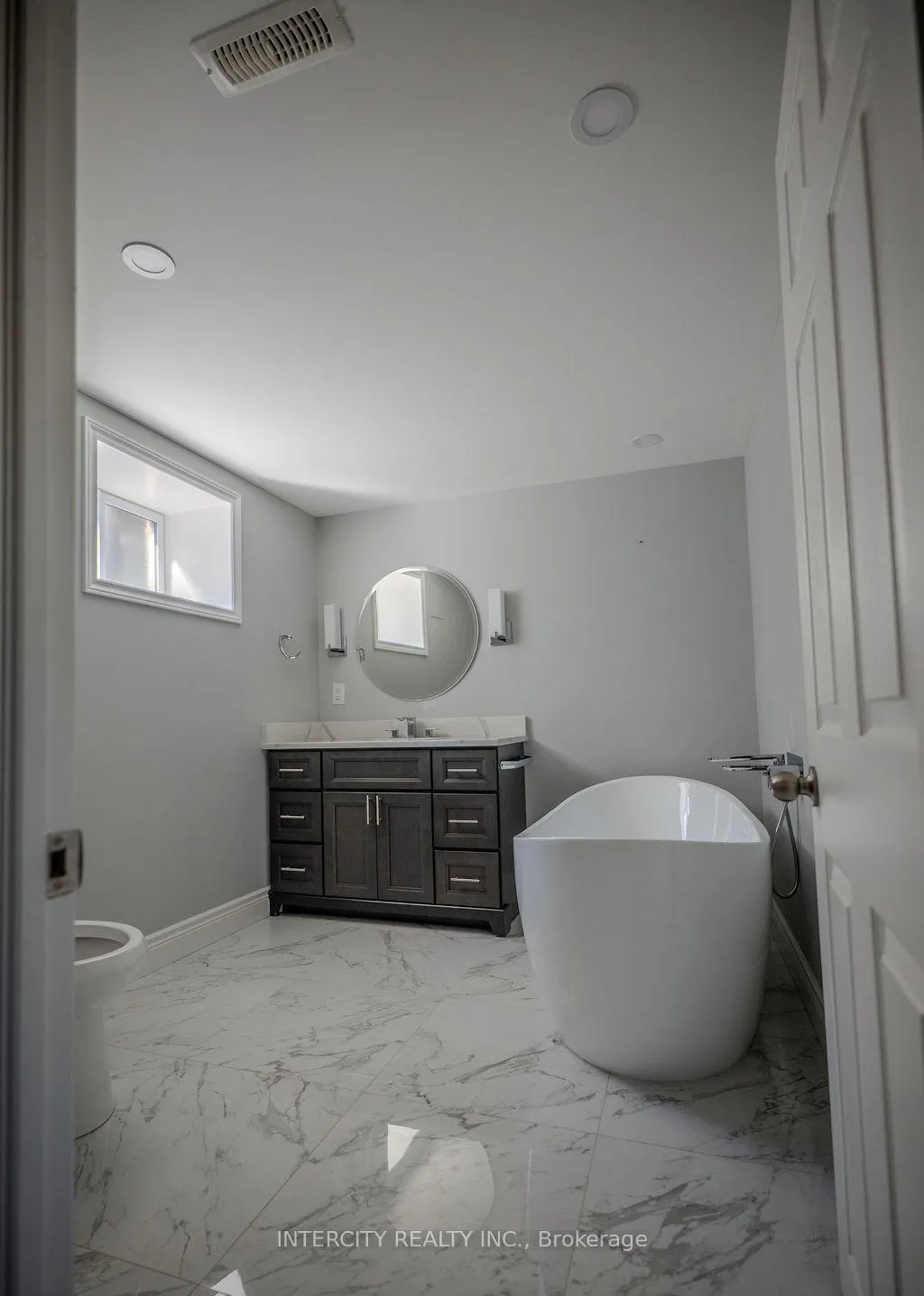 Photo 15 of 631 Trudale Court, Oakville, West — HOMEH
