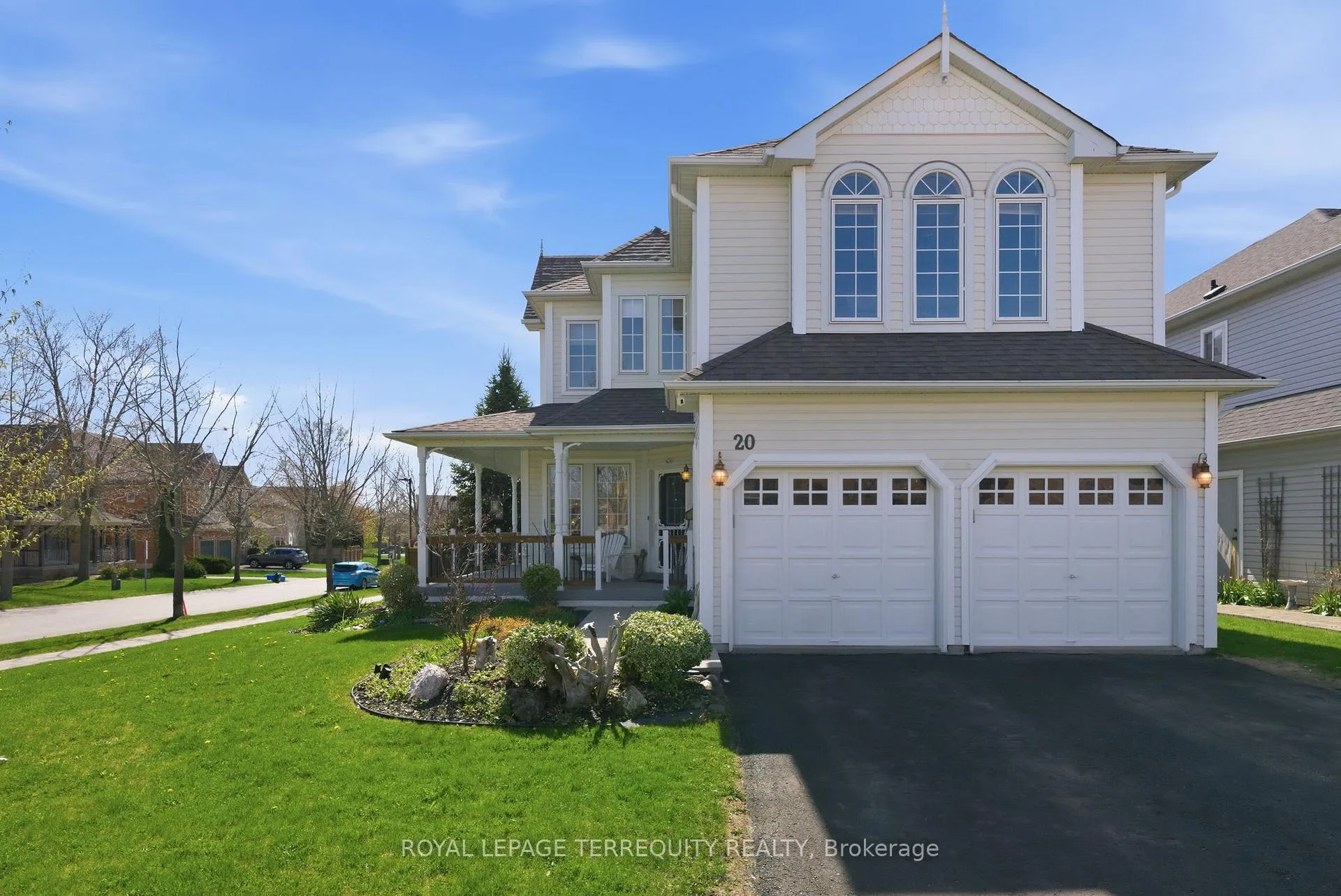 Photo 2 of 20 Selkirk Drive, Whitby, Brooklin — HOMEH