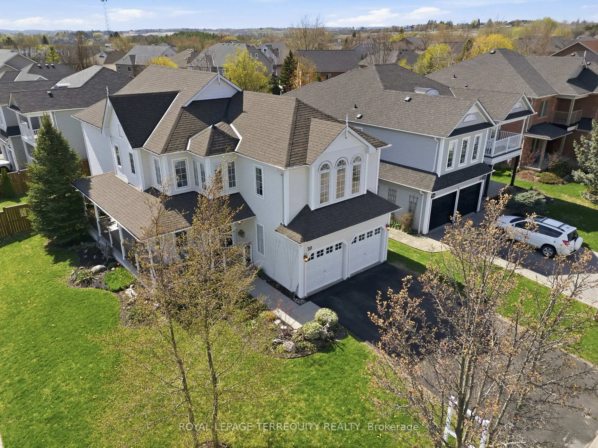 Photo 5 of 20 Selkirk Drive, Whitby, Brooklin — HOMEH