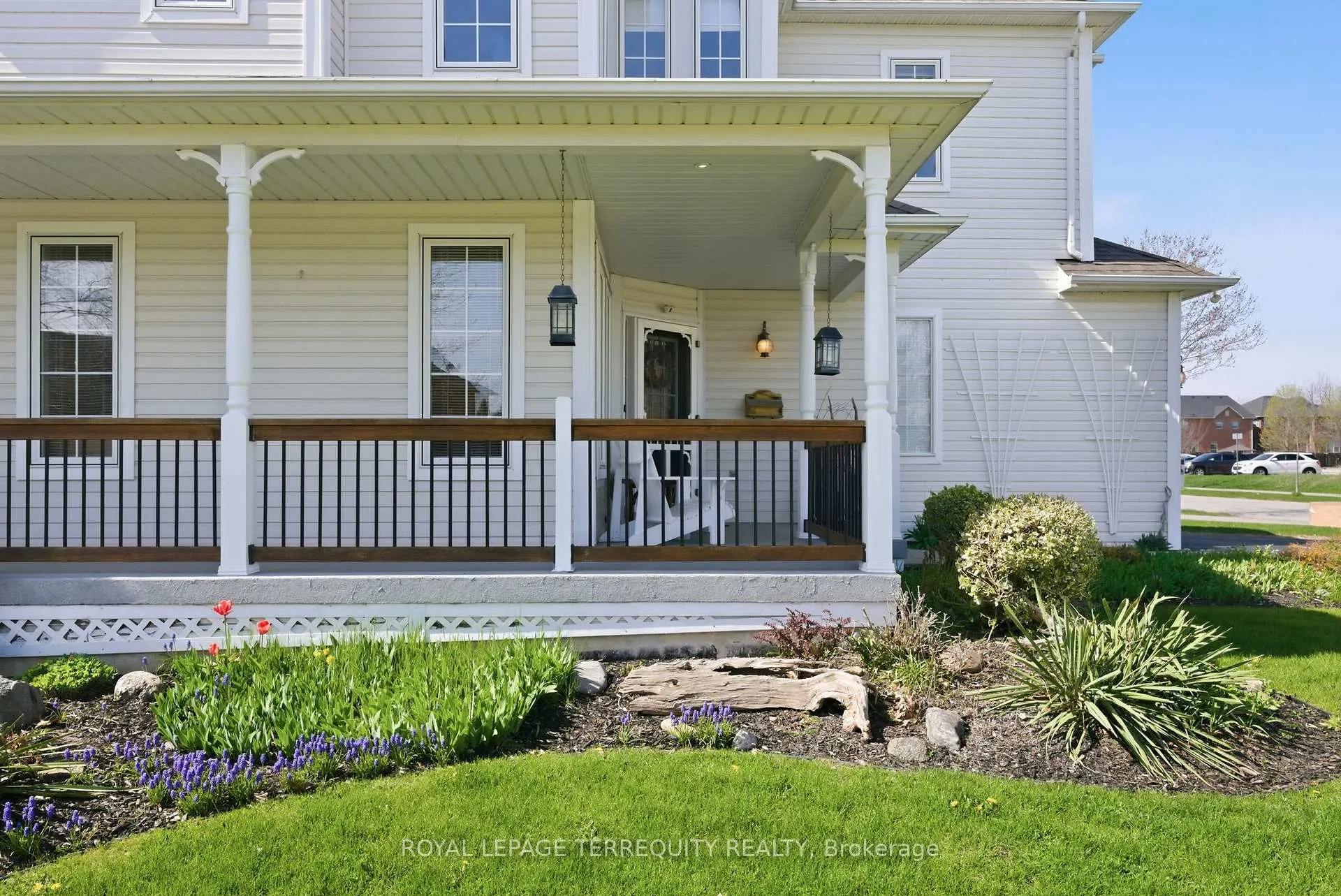 Photo 7 of 20 Selkirk Drive, Whitby, Brooklin — HOMEH