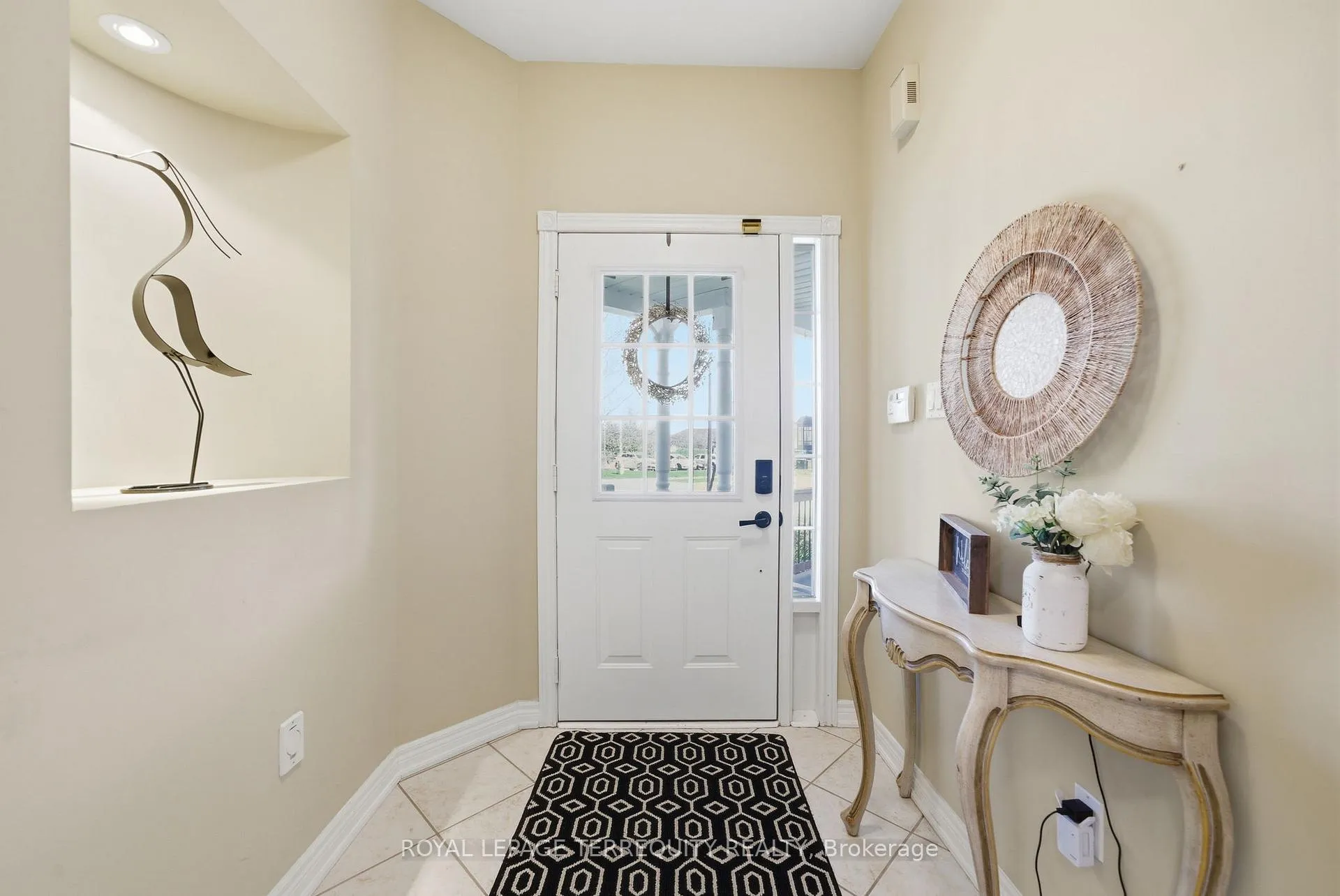 Photo 11 of 20 Selkirk Drive, Whitby, Brooklin — HOMEH